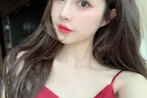 美顶流纯神演穿普拉达的女王2被删光！秀身体黑历史太多