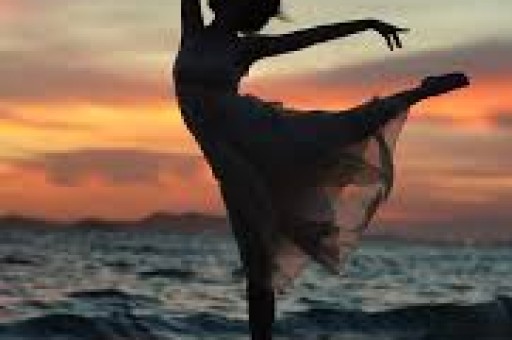 一手好牌打稀碎 三料影后马苏 被黑人驮肩 帮闺蜜撒谎 终究自断前程