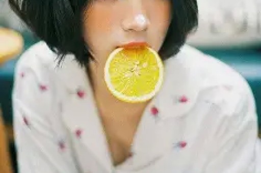 与辉同行销售超千万网红产品“翻车”！海外注册地竟是汽修厂策划：没有故事“就编嘛”