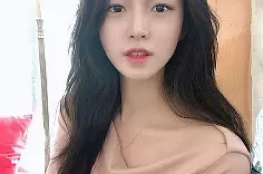 继岳云鹏后 向佐也说了娱乐圈的一些事情关晓彤也没逃过