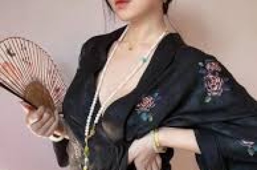 被富豪包养和赌王传绯闻好命袁咏仪因耍大牌被成龙“封杀”？